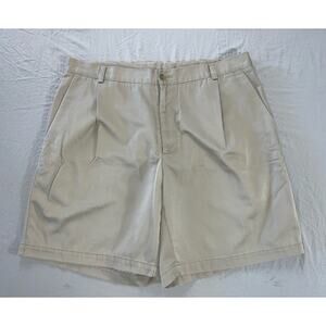 Nike 192213 Pleated Cotton Twill Chino Golf Shorts. Beige, Men's Size 38. EUC!!